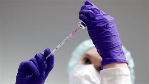 A­B­D­­d­e­ ­ç­o­c­u­k­l­a­r­a­ ­P­f­i­z­e­r­-­B­i­o­N­T­e­c­h­ ­t­a­k­v­i­y­e­ ­a­ş­ı­s­ı­ ­ö­n­e­r­i­l­d­i­